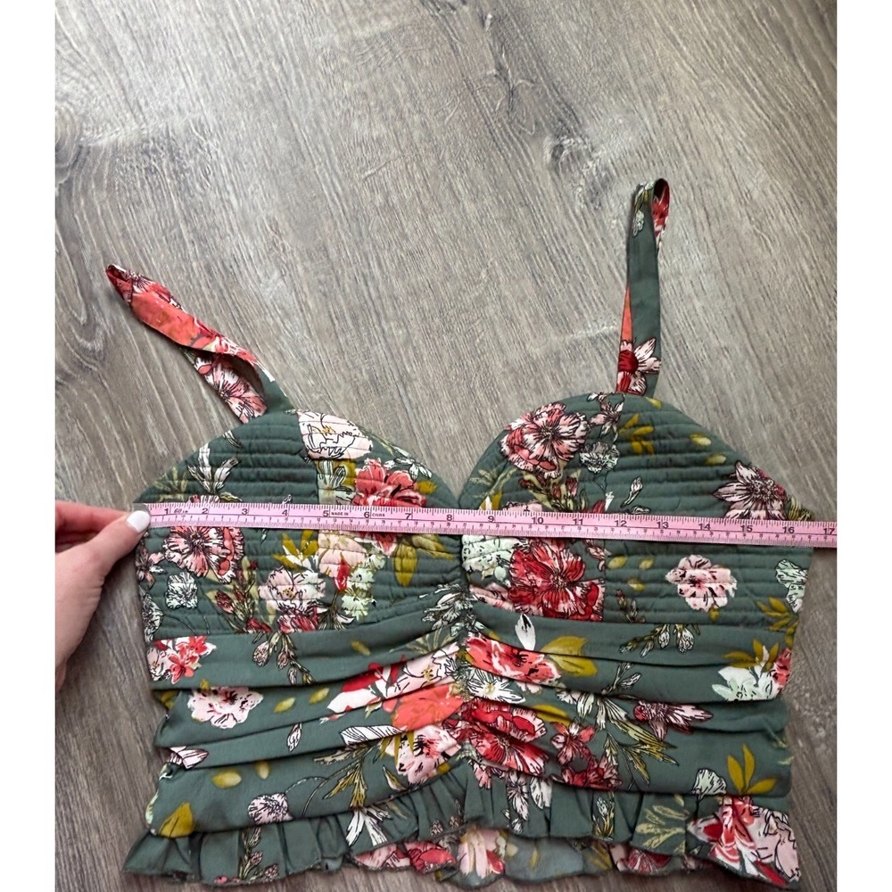 BOG Collection‎ Quilted Ruffle Green Floral Crop Top Size Large - Picture 6 of 7